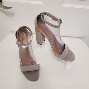 EUC Urban Outfitters Grey Suede Strappy Block Heel Sandals Size 10